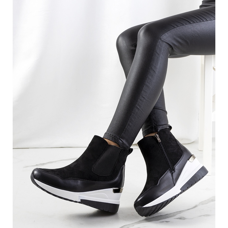 BM Černé zateplené boty na klínku Arkala černá 1