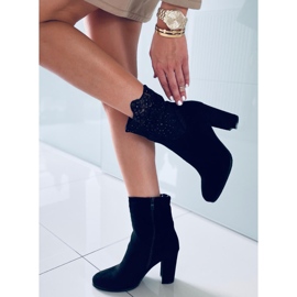 Kozačky na vysokém podpatku s krajkou od Esmeralda Black černá 1