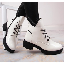 Dámské boty, lakované, teplé bílé Potocki bílý 1