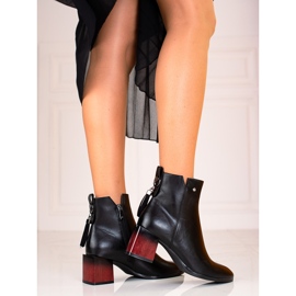 W. Potocki Módní dámské kozačky na černém sloupku Potocki černá 1 W. Potocki Módní dámské kozačky na černém sloupku Potocki černá 1