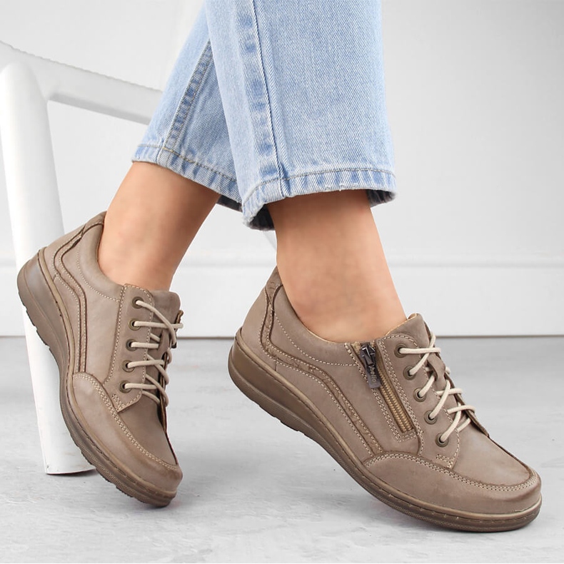 Pohodlné hnědé kožené dámské boty Helios hnědý 1