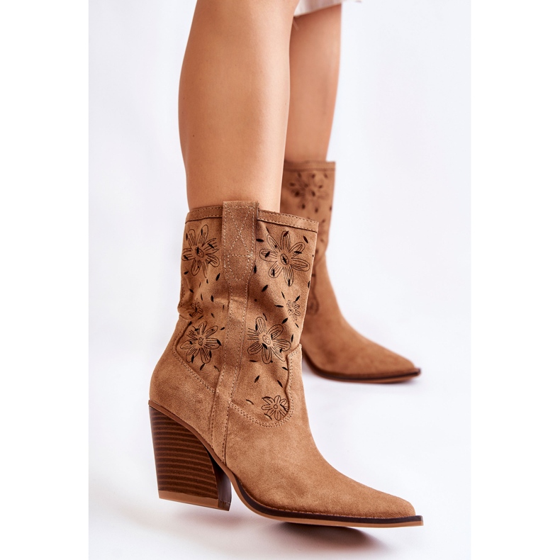 FB1 Módní semišové kovbojské boty s květy Camel Coralie hnědý 1