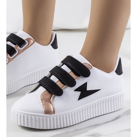 Bílé tenisky Pitmerden bílý černá 1