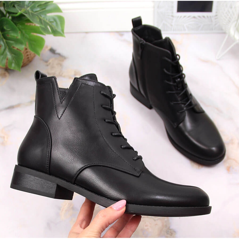 S.Barski Černé šněrovací kozačky na zip značky S. Barski černá 1