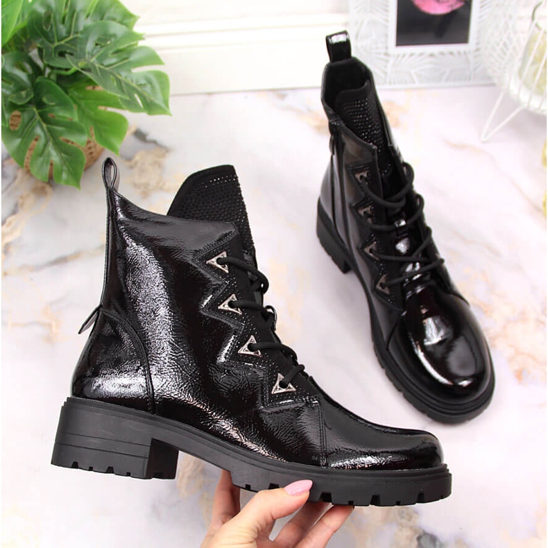 S.Barski Černé lakované kozačky s flitry S. Bararski černá 1