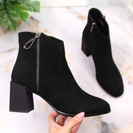 S.Barski Dámské kozačky na černém semišovém bloku značky S. Bararski černá 1