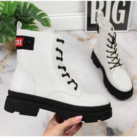 S.Barski Dámské kozačky, lakované bílé S. Bararski bílý 1