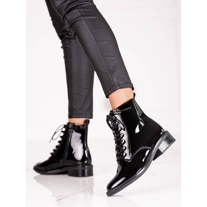 Elegantní šněrovací kozačky pro ženy na plochých Shelovet podpatcích černá 2