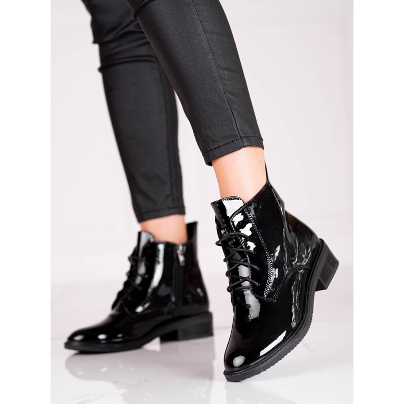 Elegantní šněrované dámské kozačky Shelovet z lakované ekologické kůže černá 1