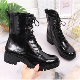 Černé Lakované a zateplené traperské boty Jezzi JEZ369 černá 1