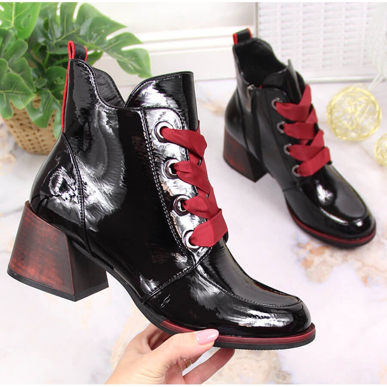 Černé lakované zateplené dámské kozačky černé Vinceza JAN147A černá 1 Černé lakované zateplené dámské kozačky černé Vinceza JAN147A černá 1