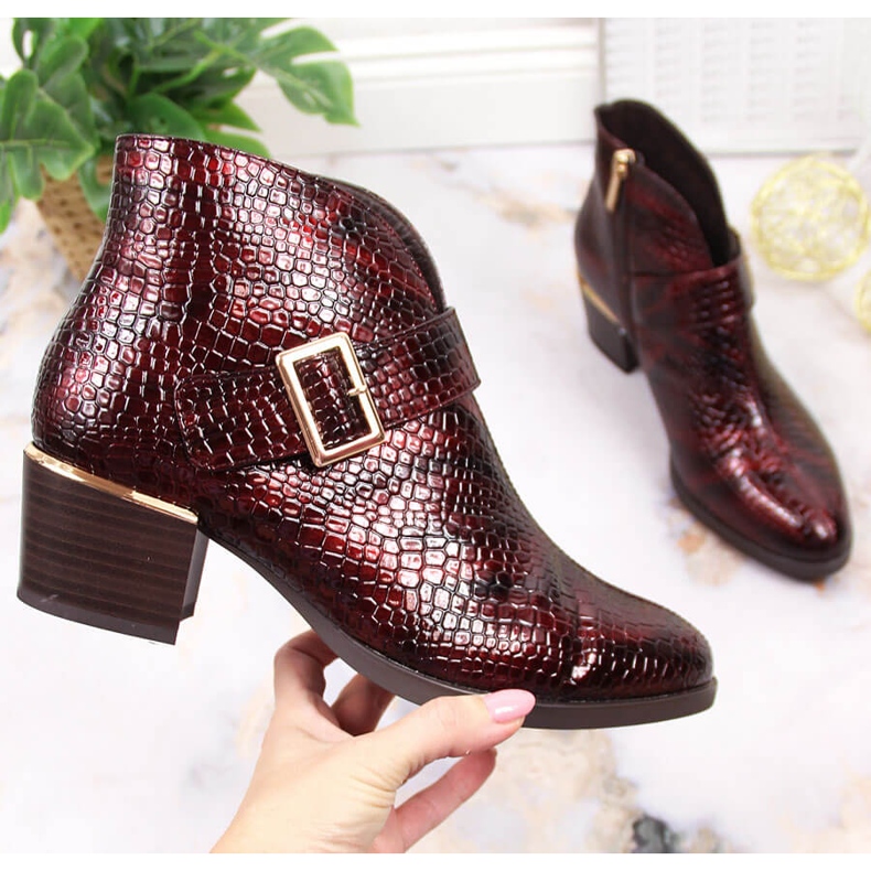 Lakované kozačky pro ženy zateplené krokodýlí vínové Vinceza bordó 1