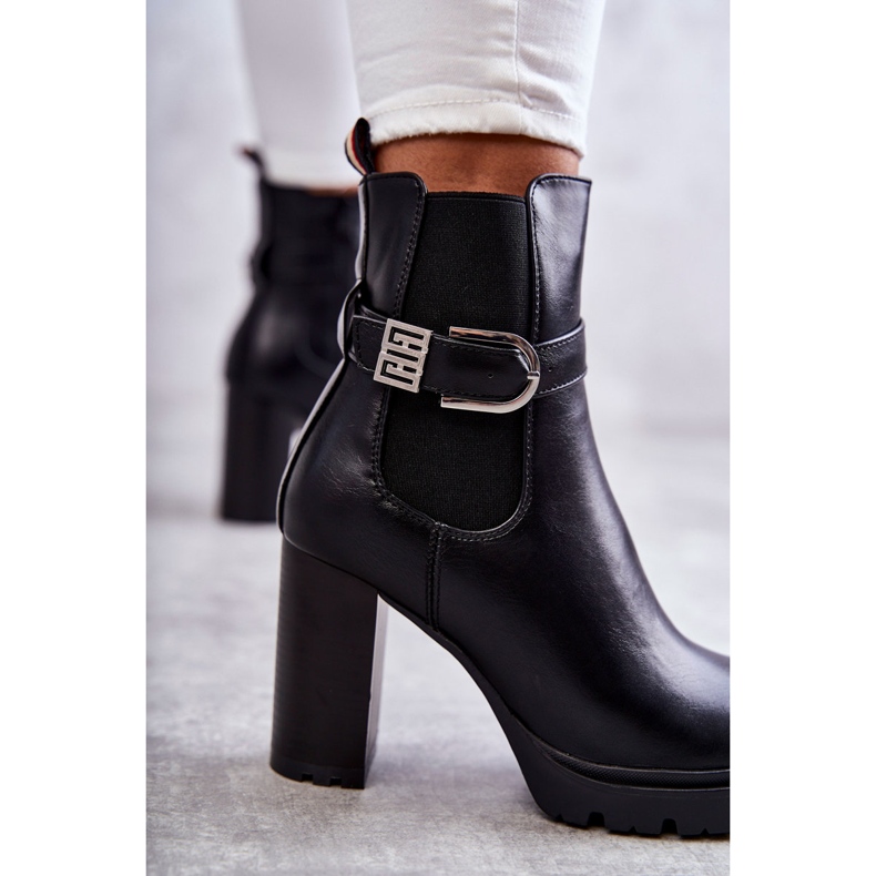 FE1 Černé kožené kozačky Maresol na sloupku s ozdobným páskem černá 2