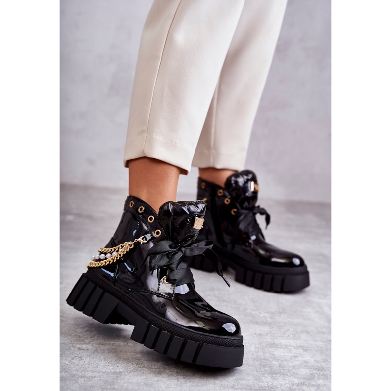 Lakované teplé boty s řetízkem černá Karoline černý 2