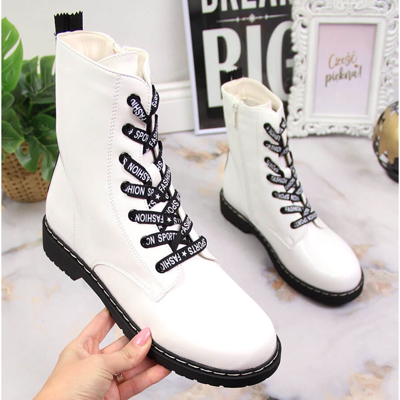 Dámské kozačky, lakované zateplené bílé Vinceza bílý 1