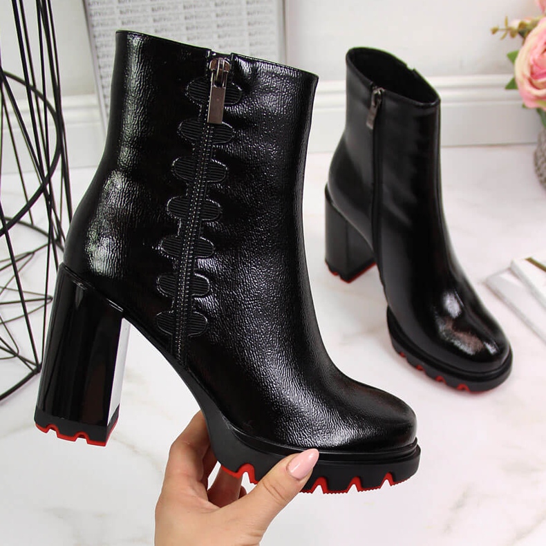 Černé dámské kozačky Filippo na sloupku černá 2