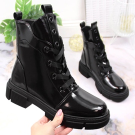 S.Barski Černé zateplené lakované kozačky značky S. Barski černý 1