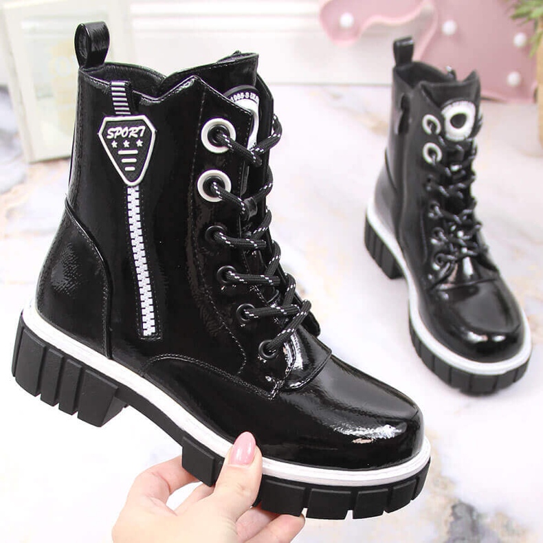 S.Barski Černé zateplené lakované kozačky pro dívky S. Barski černá 1 S.Barski Černé zateplené lakované kozačky pro dívky S. Barski černá 1