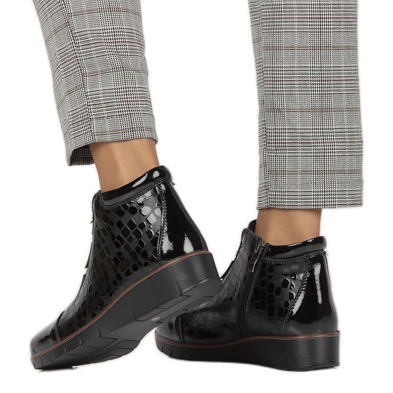 Kožené zateplené boty na klínku Filippo W PAW277A černá 1