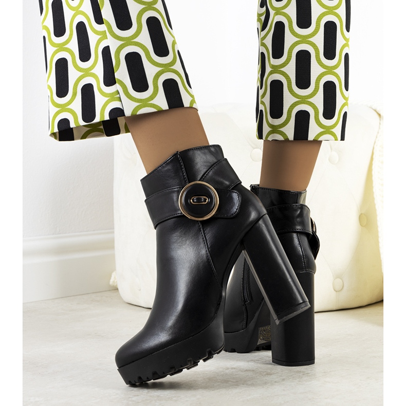 BM Černé kozačky na podpatku značky Aminat černá 1