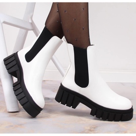 Dámské bílé kozačky se zateplenou platformou Sergio Leone bílý 1 Dámské bílé kozačky se zateplenou platformou Sergio Leone bílý 1