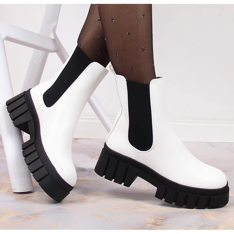 Dámské bílé kozačky se zateplenou platformou Sergio Leone bílý 1