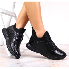 Dámské nazouvací lakované černé háčkované kozačky značky Vinceza černá 1 Dámské nazouvací lakované černé háčkované kozačky značky Vinceza černá 1