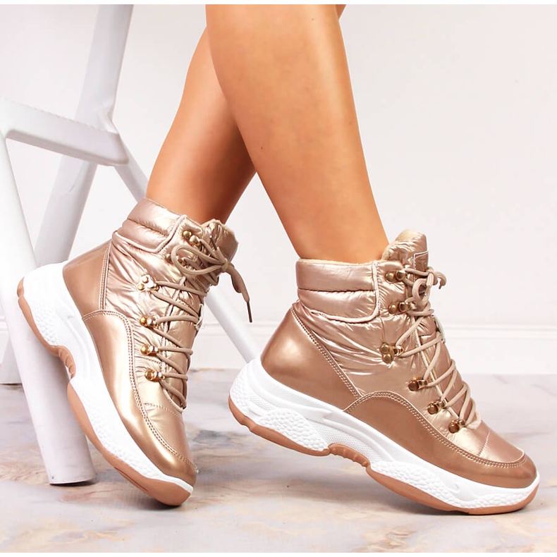 Dámské vysoké zateplené zlaté sportovní boty Vinceza zlatý 1