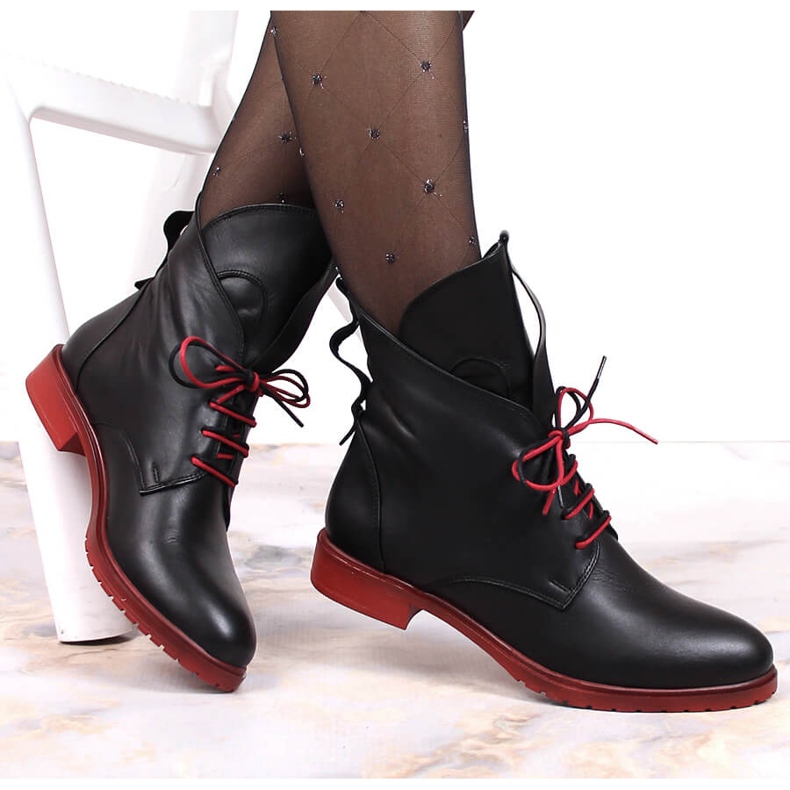 Černé kožené šněrovací kozačky Artiker černý 1