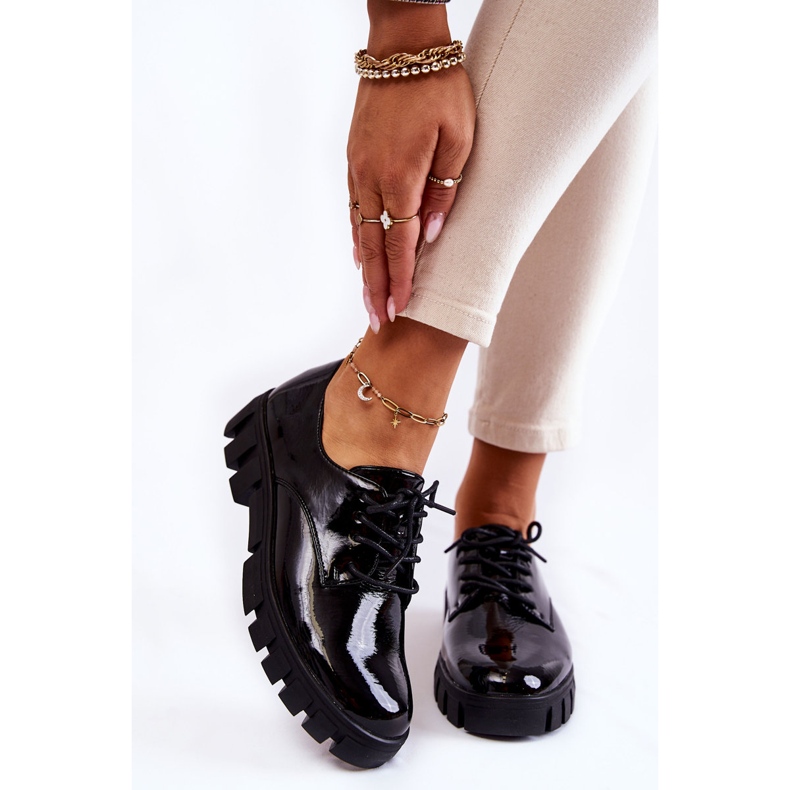 Vinceza Módní lakované boty se zavazováním Black Gwendy černá 1