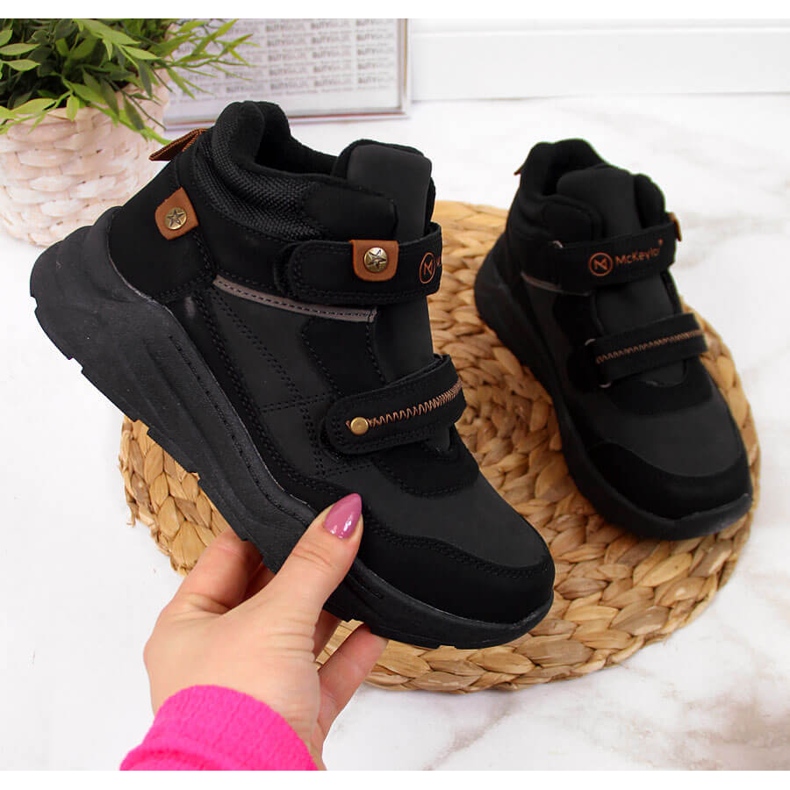 Chlapecké černé kozačky se suchým zipem McKeylor černá 1 Chlapecké černé kozačky se suchým zipem McKeylor černá 1