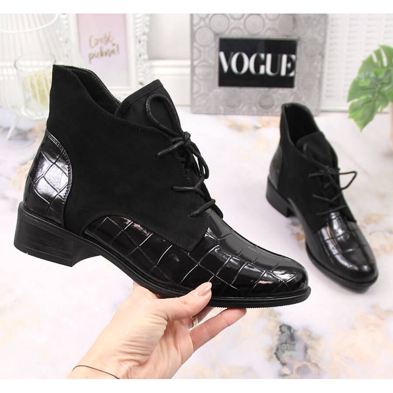 Dámské zateplené černé kozačky Jezzi na šněrování černá 1