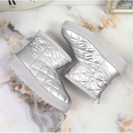 Dívčí stříbrné, prošívané, prošívané, stříbrně zateplené nazouváky do sněhu Big Star KK374241 stříbrný 3