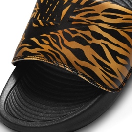 Skluzavky Nike Victori One W CN9676-010 hnědý černý 1