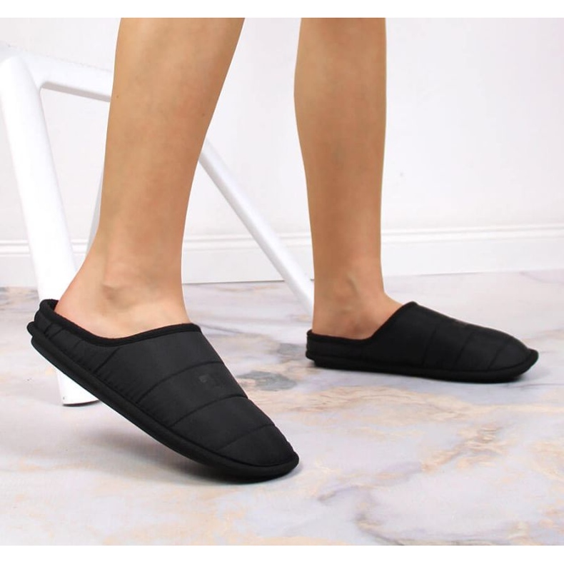 Nazouvací zateplené pantofle Big Star INT1773B černá 2