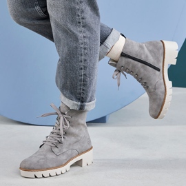 Pohodlné šedé dámské teplé šedé kozačky na platformě Rieker X5701-40 šedá 2 Pohodlné šedé dámské teplé šedé kozačky na platformě Rieker X5701-40 šedá 2