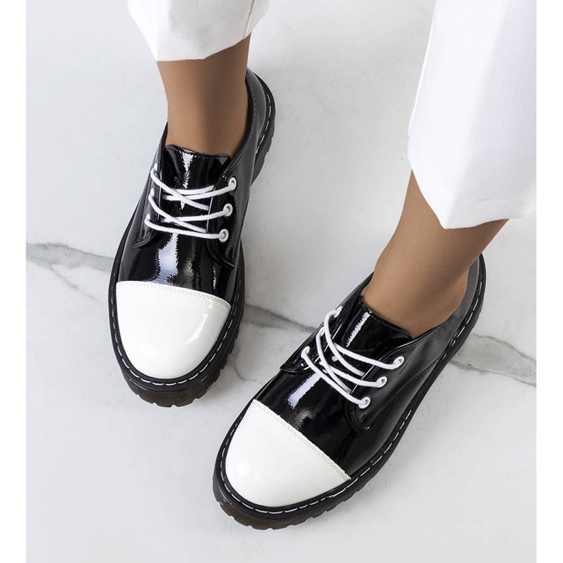 PA1 Černé lakované boty Cardin bílý černý 1