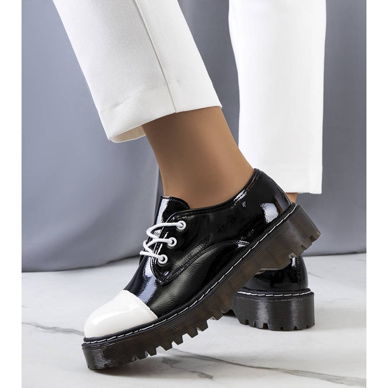 PA1 Černé lakované boty Cardin bílý černý 2