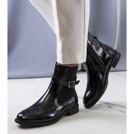 Černé lakované kozačky Isonti černý 1