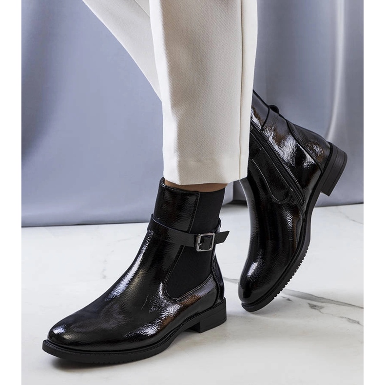 Černé lakované kozačky Isonti černý 1