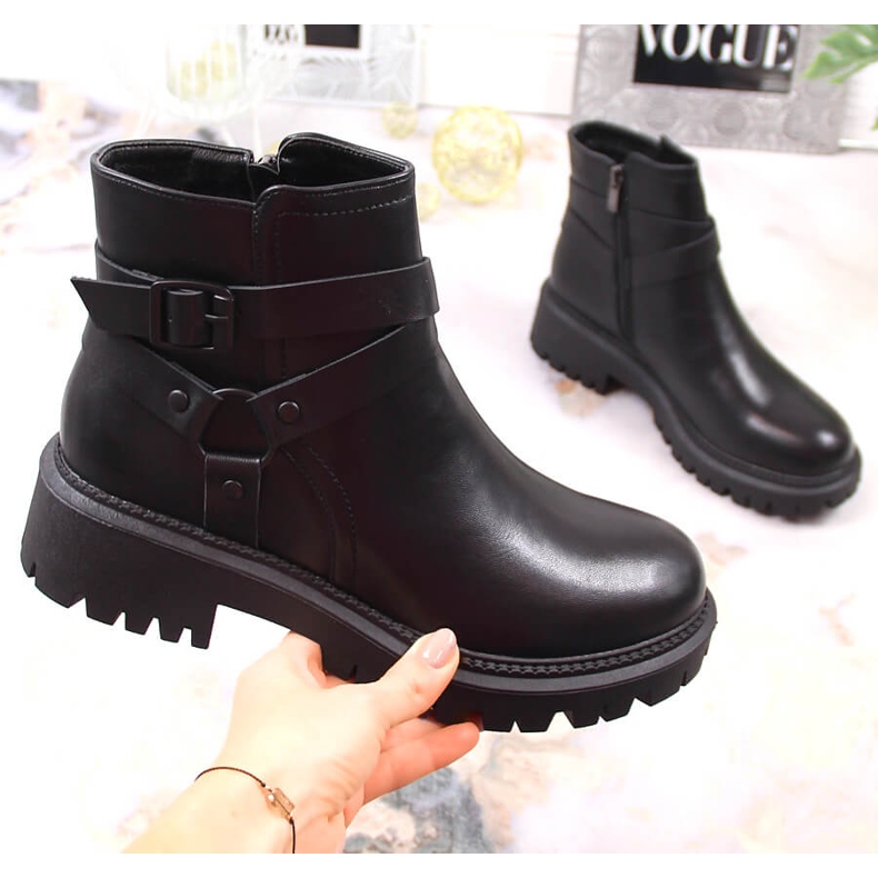 Dámské černé zateplené dělnice s přezkou Laura La.Fi černá 1 Dámské černé zateplené dělnice s přezkou Laura La.Fi černá 1