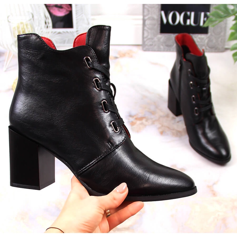 Černé zateplené dámské kozačky na sloupku M. Daszyński černá 1 Černé zateplené dámské kozačky na sloupku M. Daszyński černá 1