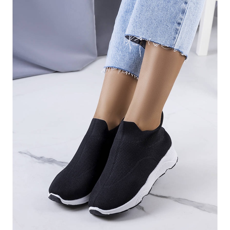 BM Černé kotníkové tenisky Roes černá 1