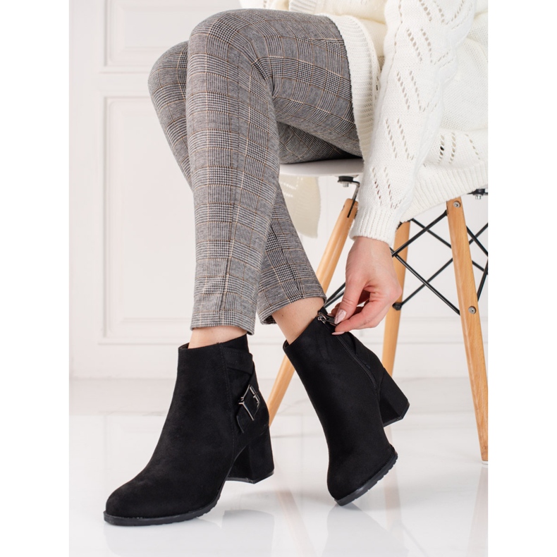 T.Sokolski Semišové kotníkové boty na sloupku Sokolski černá 1