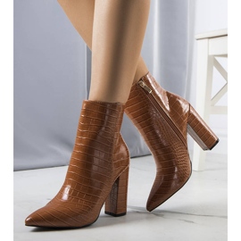 BM Hnědé kotníkové boty na sloupku Lira hnědý 1