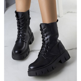 BM Černé kozačky na masivní podrážce Darius černá 1