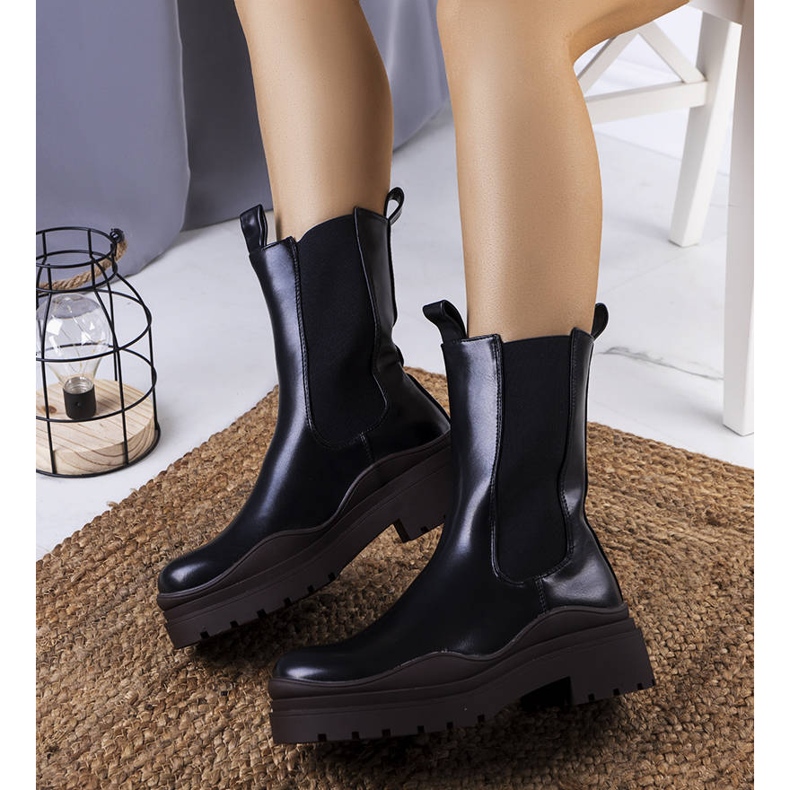 BM Černé kozačky na hnědé podrážce Jadiel černá 2