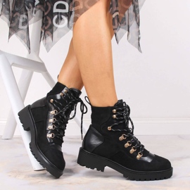 Černé šněrovací dámské teplé kozačky eVento černá 2