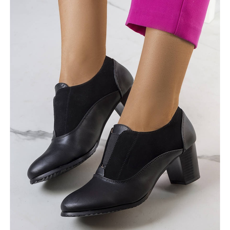 BM Černé šněrovací boty na sloupku Corder černá 1