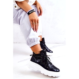 Dámská černá izolovaná sportovní bota 4